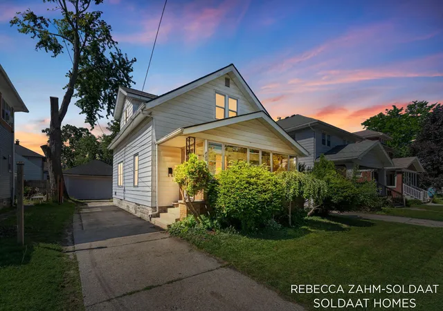 Photo 3 of Single family home for sale at 850 Richmond St NW, Grand Rapids, MI 49504 | MLS# 65026029665 | Listing updated on 2026-06-16