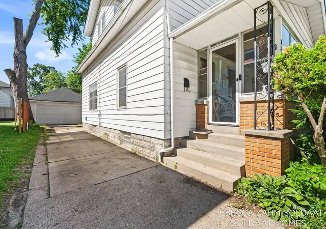 Photo 4 of Single family home for sale at 850 Richmond St NW, Grand Rapids, MI 49504 | MLS# 65026029665 | Listing updated on 2026-06-16