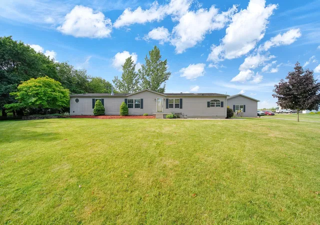 Photo 3 of Single family home for sale at 13465 Horning Rd, Brooklyn, MI 49230 | MLS# 81026029668 | Listing updated on 2026-09-11