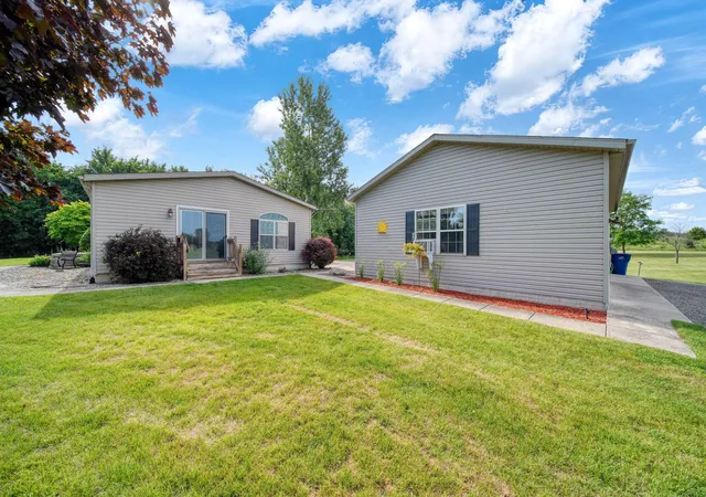 Photo 4 of Single family home for sale at 13465 Horning Rd, Brooklyn, MI 49230 | MLS# 81026029668 | Listing updated on 2026-09-11