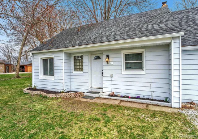 Photo 3 of Single family home for sale at 2121 Chesley Dr, Sterling Heights, MI 48310 | MLS# 20261045245 | Listing updated on 2026-06-17