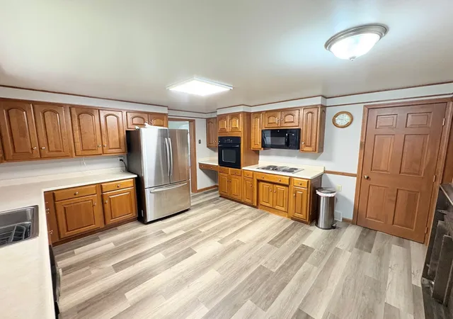 4th image of 2009 Sunnyside Dr, Cadillac, MI 49601 | MLS# 78080069776