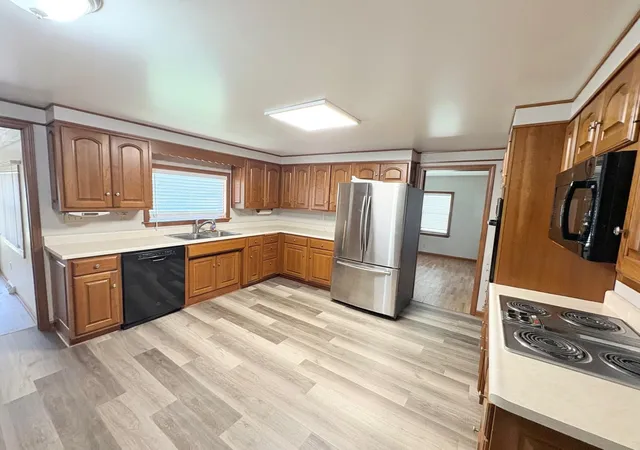 5th image of 2009 Sunnyside Dr, Cadillac, MI 49601 | MLS# 78080069776