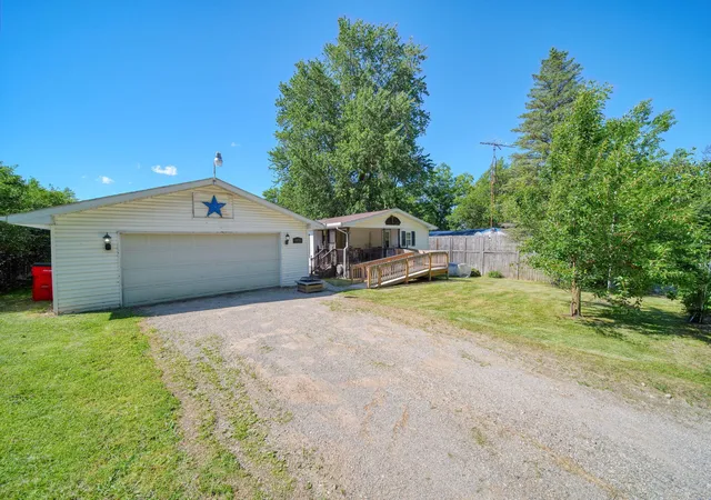 Photo 3 of Single family home for sale at 4498 Yuma Dr, Jackson, MI 49201 | MLS# 55026029680 | Listing updated on 2026-09-09