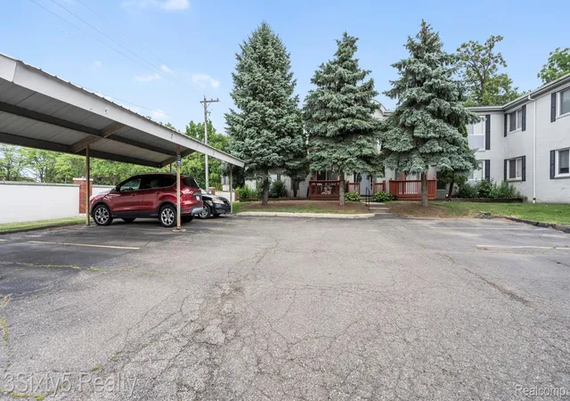 28th image of 1702 Fort St #4, Trenton, MI 48183 | MLS# 20261045286