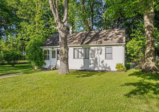 Photo 2 of Single family home for sale at 32660 Saint Vincent Ave, Warren, MI 48092 | MLS# 20261045291 | Listing updated on 2026-06-18