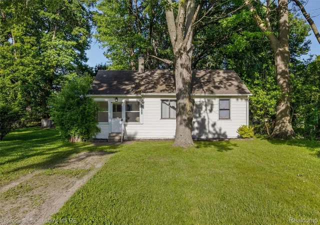 Photo 3 of Single family home for sale at 32660 Saint Vincent Ave, Warren, MI 48092 | MLS# 20261045291 | Listing updated on 2026-06-18