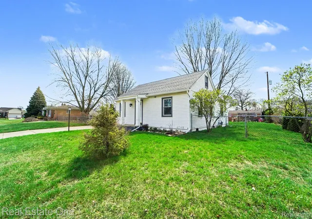 Photo 3 of Single family home for sale at 30453 Sheridan St, Garden City, MI 48135 | MLS# 20261045302 | Listing updated on 2026-06-17