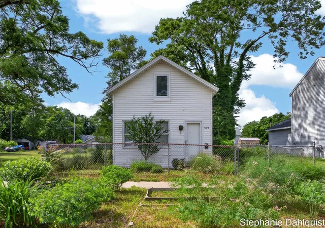Photo 1 of Sale Pending at 326 Mason Ave, Muskegon, MI 49441 | MLS# 71026029700 | Listing updated on 2026-09-17
