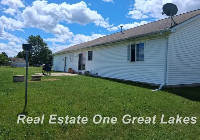 3rd image of 3863 Studor Dr, Saginaw, MI 48601 | MLS# 61050211607