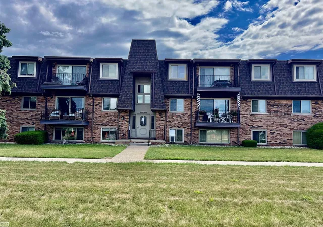 Photo 1 of Sale Pending at 532 Riviera Dr, Saint Clair Shores, MI 48080 | MLS# 58050211612 | Listing updated on 2026-08-17