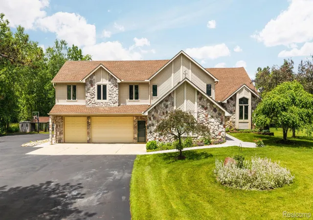 4th image of 2325 7 Mile Rd, South Lyon, MI 48178 | MLS# 20261045335
