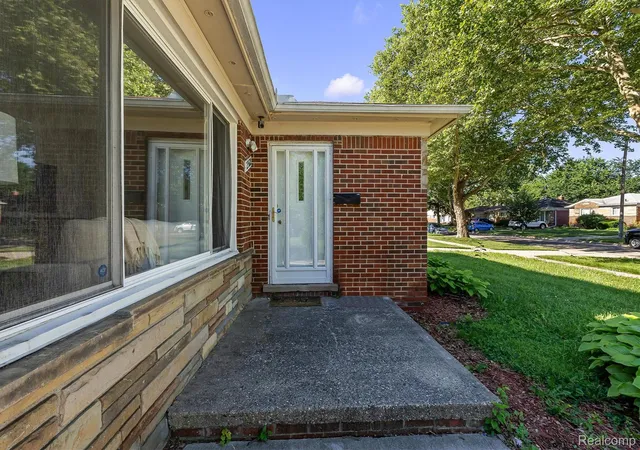 Photo 3 of Single family home for sale at 23520 Marlow St, Oak Park, MI 48237 | MLS# 20261045334 | Listing updated on 2026-07-20