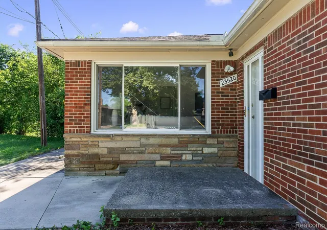 Photo 4 of Single family home for sale at 23520 Marlow St, Oak Park, MI 48237 | MLS# 20261045334 | Listing updated on 2026-07-20