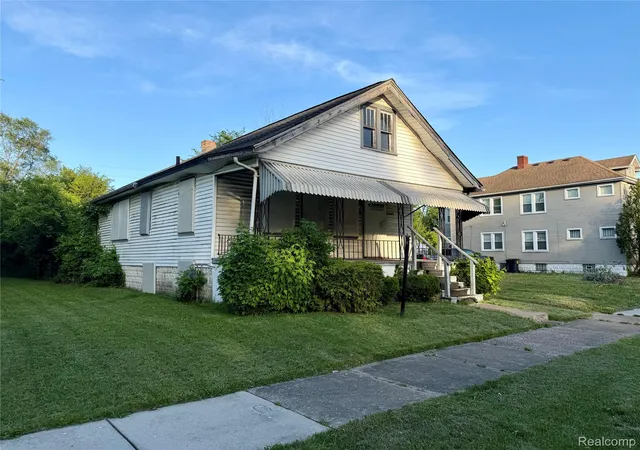 Photo 3 of Single family home for sale at 15640 Inverness St, Detroit, MI 48238 | MLS# 20261045339 | Listing updated on 2026-06-18