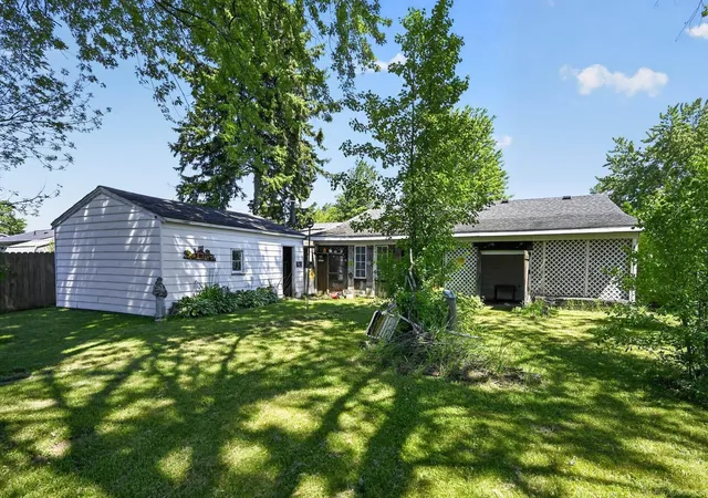 4th image of 859 Edison Rd, Saginaw, MI 48604 | MLS# 58050211616