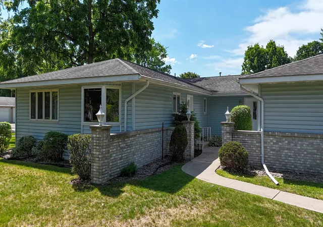 Photo 2 of Single family home for sale at 1428 E Broadway St, Mount Pleasant, MI 48858 | MLS# 79080069786 | Listing updated on 2026-06-17