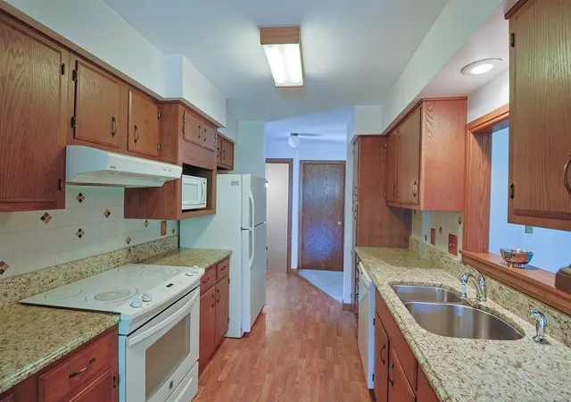 Photo 4 of Single family home for sale at 1428 E Broadway St, Mount Pleasant, MI 48858 | MLS# 79080069786 | Listing updated on 2026-06-17
