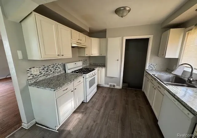 Photo 3 of Single family home for sale at 22641 Pembroke Ave, Detroit, MI 48219 | MLS# 20261045349 | Listing updated on 2026-09-22