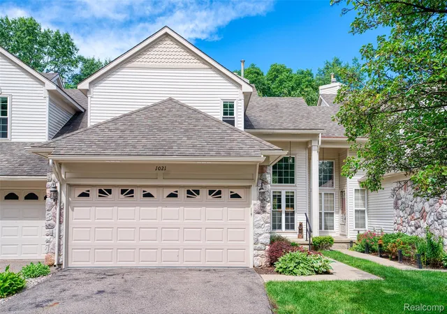 Photo 2 of Condo for sale at 1021 Calpernia, Wixom, MI 48393 | MLS# 20261045351 | Listing updated on 2026-08-01