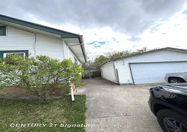 Photo 3 of Single family home for sale at 903 S Mason St, Saginaw, MI 48602 | MLS# 61050211621 | Listing updated on 2026-09-11
