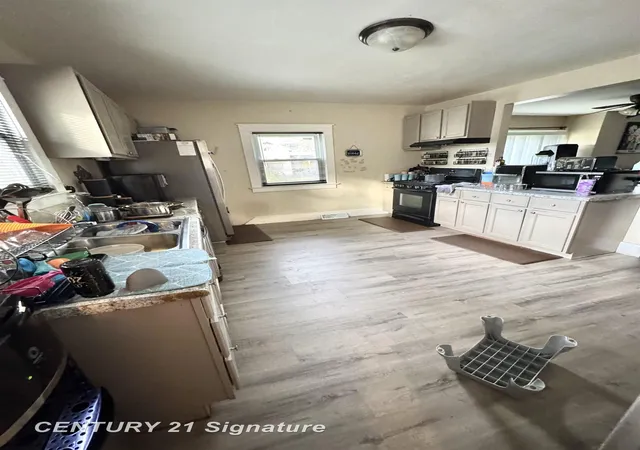 Photo 3 of Single family home for sale at 903 S Mason St, Saginaw, MI 48602 | MLS# 61050211621 | Listing updated on 2026-09-11