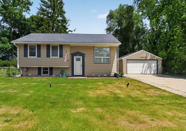 Photo 1 of Single family home for sale at 284 Stanford Ln, Jackson, MI 49203 | MLS# 55026029721 | Listing updated on 2026-07-13