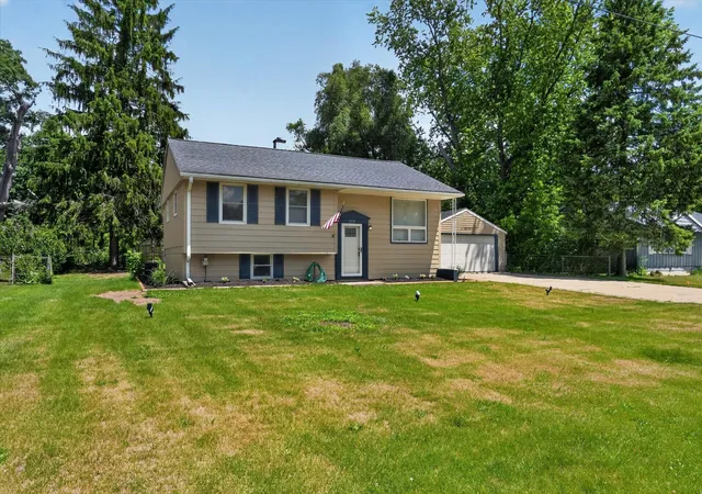 Photo 4 of Single family home for sale at 284 Stanford Ln, Jackson, MI 49203 | MLS# 55026029721 | Listing updated on 2026-07-13