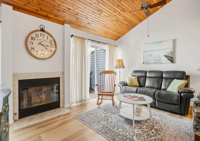 5th image of 261 Black River St, South Haven, MI 49090