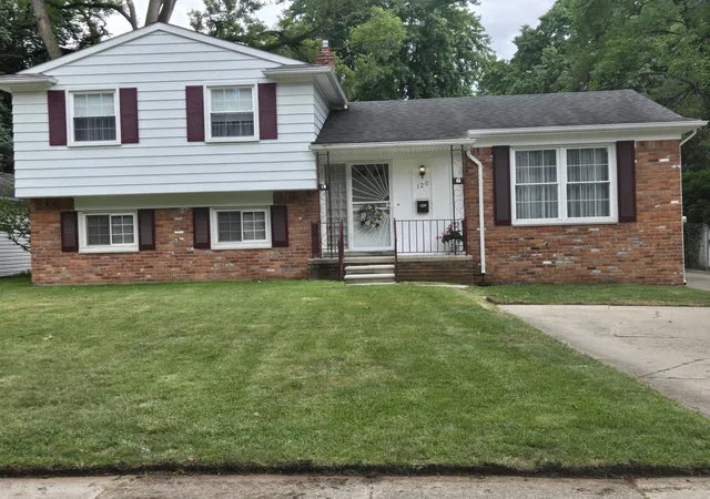 Photo 1 of Single family home for sale at 120 E Houstonia Ave, Royal Oak, MI 48073 | MLS# 81026029747 | Listing updated on 2026-09-10