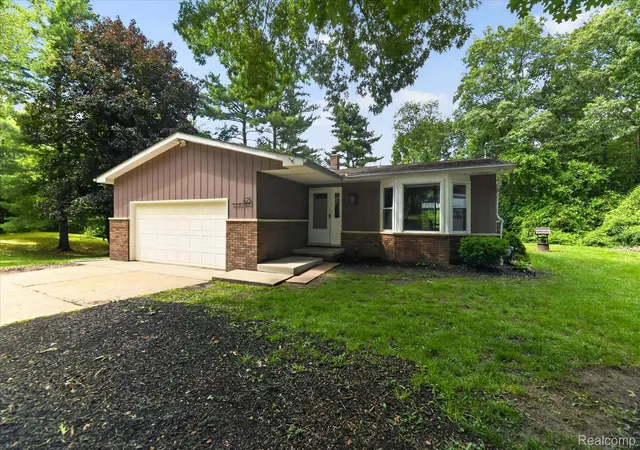 Photo 1 of Single family home for sale at 423 Sunset, White Lake, MI 48383 | MLS# 20261045436 | Listing updated on 2026-08-31