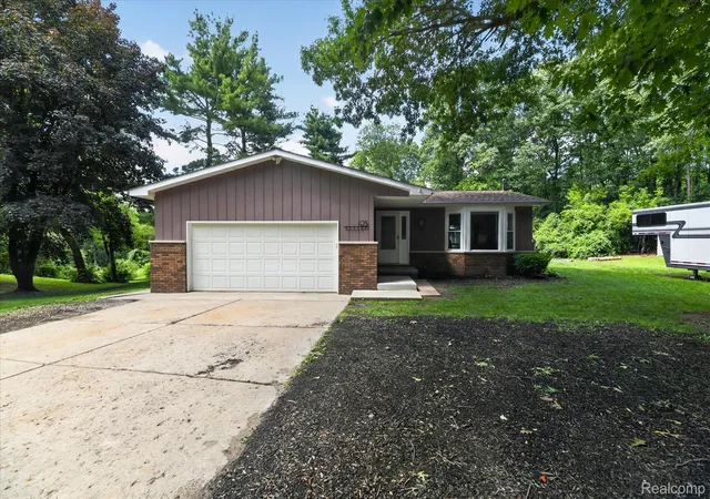 Photo 2 of Single family home for sale at 423 Sunset, White Lake, MI 48383 | MLS# 20261045436 | Listing updated on 2026-08-31