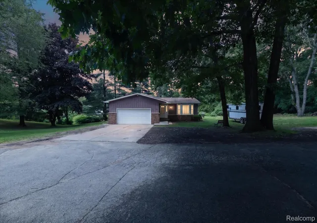 Photo 3 of Single family home for sale at 423 Sunset, White Lake, MI 48383 | MLS# 20261045436 | Listing updated on 2026-08-31