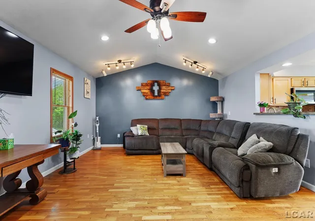 4th image of 4753 Holloway Rd, Adrian, MI 49221 | MLS# 56050211645
