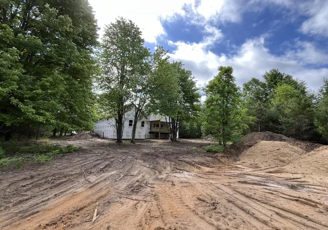 Photo 4 of Single family home for sale at 11909 Long Lake Dr NW, Sparta, MI 49345 | MLS# 65026029763 | Listing updated on 2026-06-17