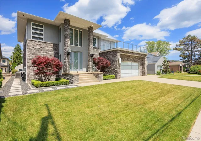 Photo 3 of Single family home for sale at 22491 E 10 Mile Rd, Saint Clair Shores, MI 48080 | MLS# 20261045448 | Listing updated on 2026-06-20