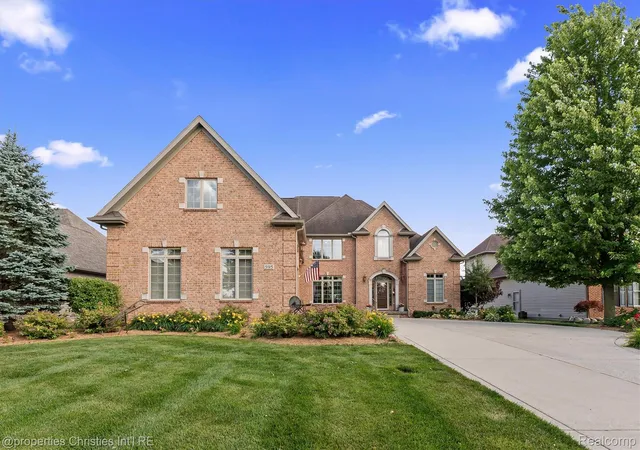 Photo 2 of Single family home for sale at 595 Ridge Point Dr, Dundee, MI 48131 | MLS# 20261045456 | Listing updated on 2026-09-12