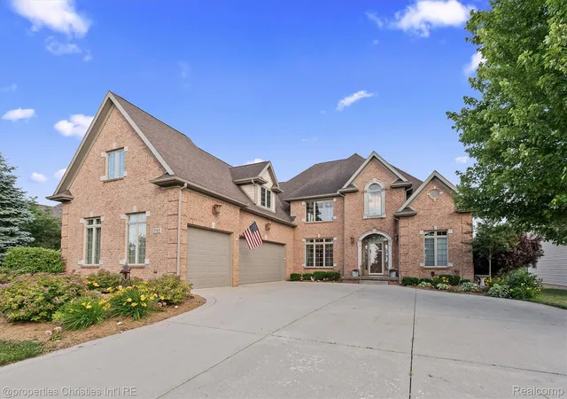 Photo 3 of Single family home for sale at 595 Ridge Point Dr, Dundee, MI 48131 | MLS# 20261045456 | Listing updated on 2026-09-12