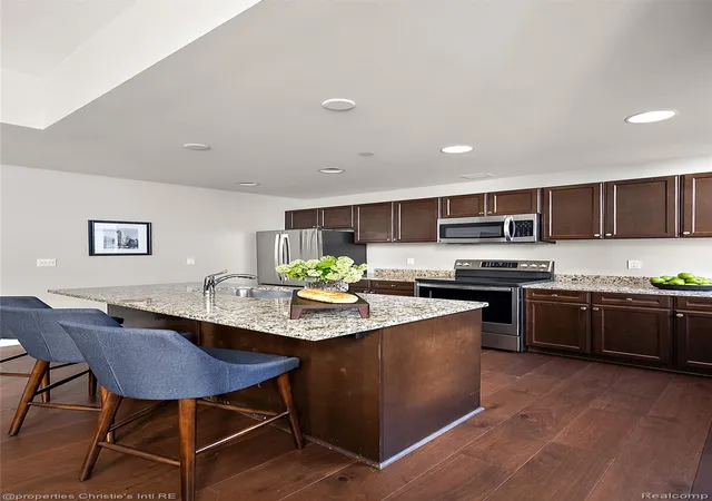 Photo 4 of Condo for sale at 1 Park Ave #1414, Detroit, MI 48226 | MLS# 20261045461 | Listing updated on 2026-08-11