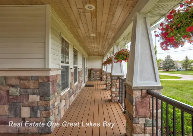 Photo 3 of Single family home for sale at 2530 N River Rd, Saginaw, MI 48609 | MLS# 61050211658 | Listing updated on 2026-06-19