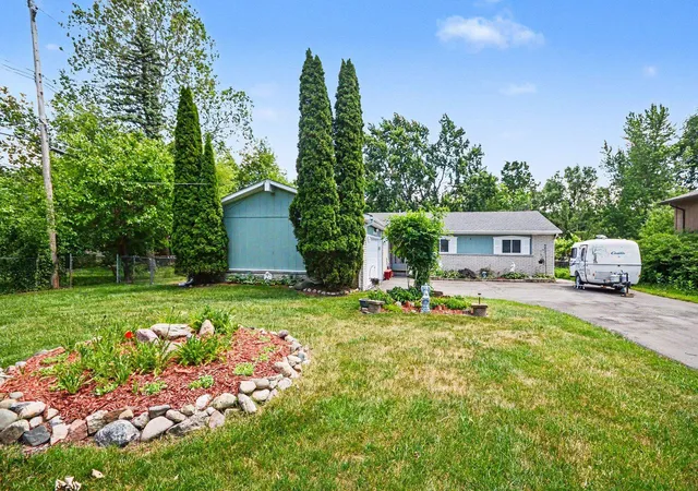 1st image of 30809 Leelane St, Farmington Hills, MI 48336 | MLS# 5050211666