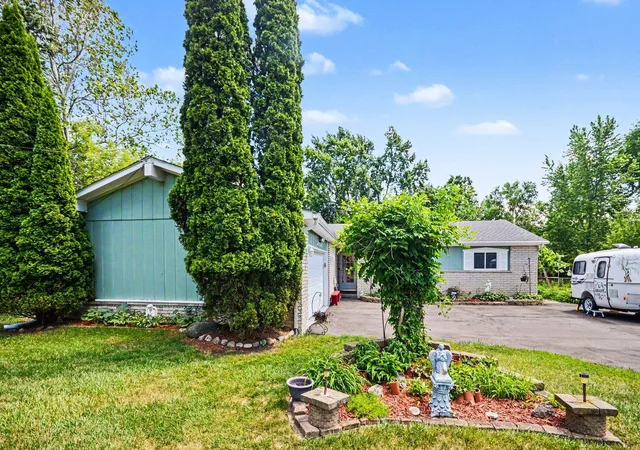 3rd image of 30809 Leelane St, Farmington Hills, MI 48336 | MLS# 5050211666