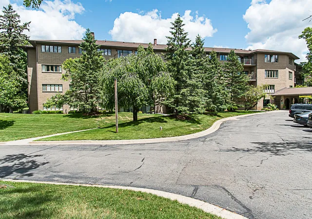 3rd image of 4040 Greenleaf Cir #408, Kalamazoo, MI 49008 | MLS# 66026029786