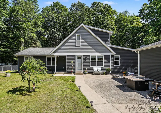 2nd image of 17566 Blue Star Memorial Hwy, South Haven, MI 49090 | MLS# 65026029787