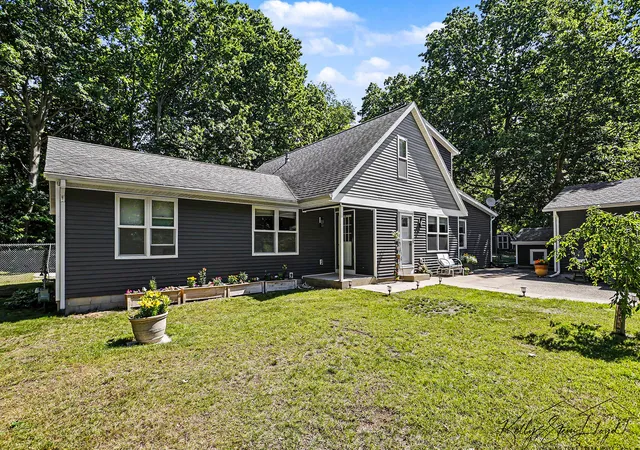 3rd image of 17566 Blue Star Memorial Hwy, South Haven, MI 49090 | MLS# 65026029787