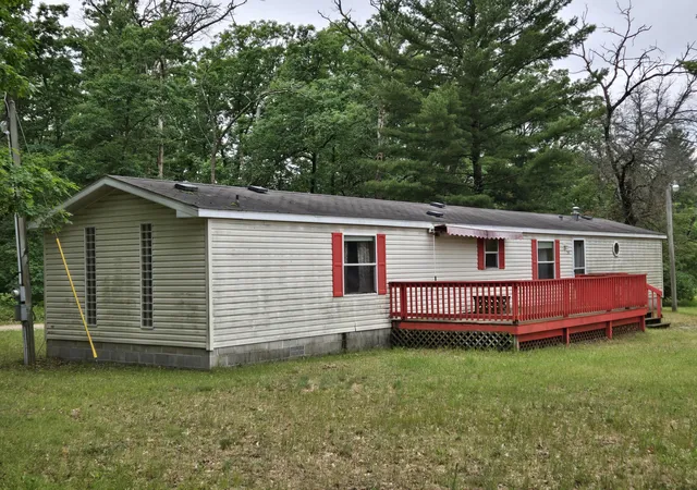 4th image of 281 E Wilson Dr, Idlewild, MI 49642 | MLS# 71026029789