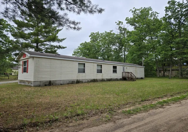 5th image of 281 E Wilson Dr, Idlewild, MI 49642 | MLS# 71026029789