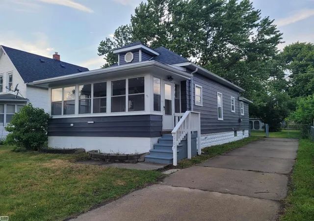 2nd image of 1707 Mcpherson St, Port Huron, MI 48060 | MLS# 58050211673