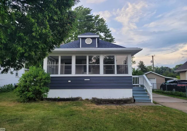 3rd image of 1707 Mcpherson St, Port Huron, MI 48060 | MLS# 58050211673