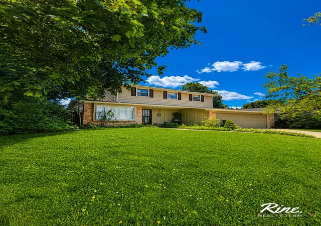 Photo 2 of Single family home for sale at 2709 Belaire Dr, Lansing, MI 48911 | MLS# 65026029800 | Listing updated on 2026-06-17